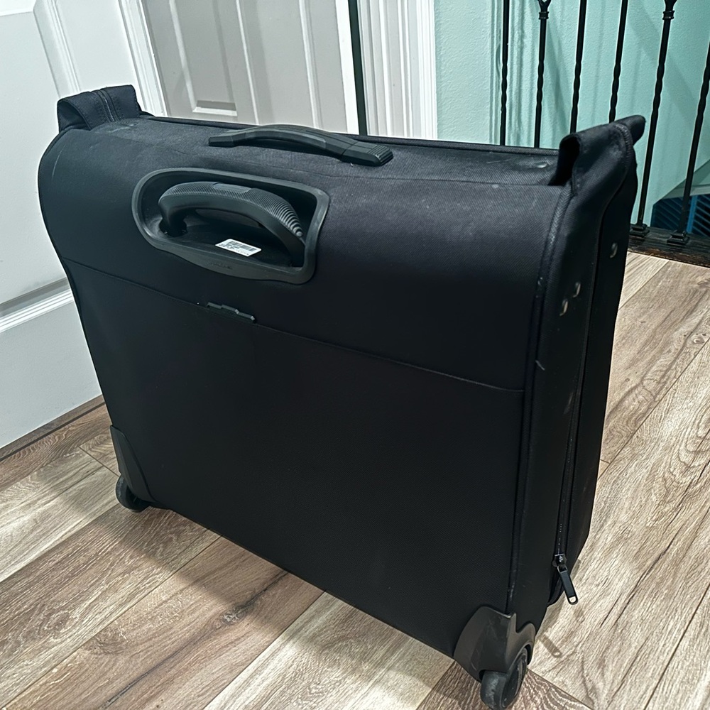Samsonite 2 wheeled rolling check-in garment bag - Picture 2 of 5